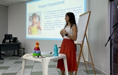 Equipes do Espaço Desenvolver realizam treinamento sobre terapia ocupacional e integração sensorial